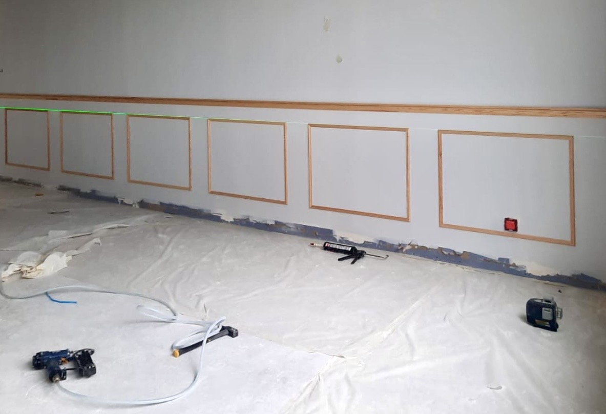 ITQ Security à Serris — Menuiseries décoratives en cours de finition