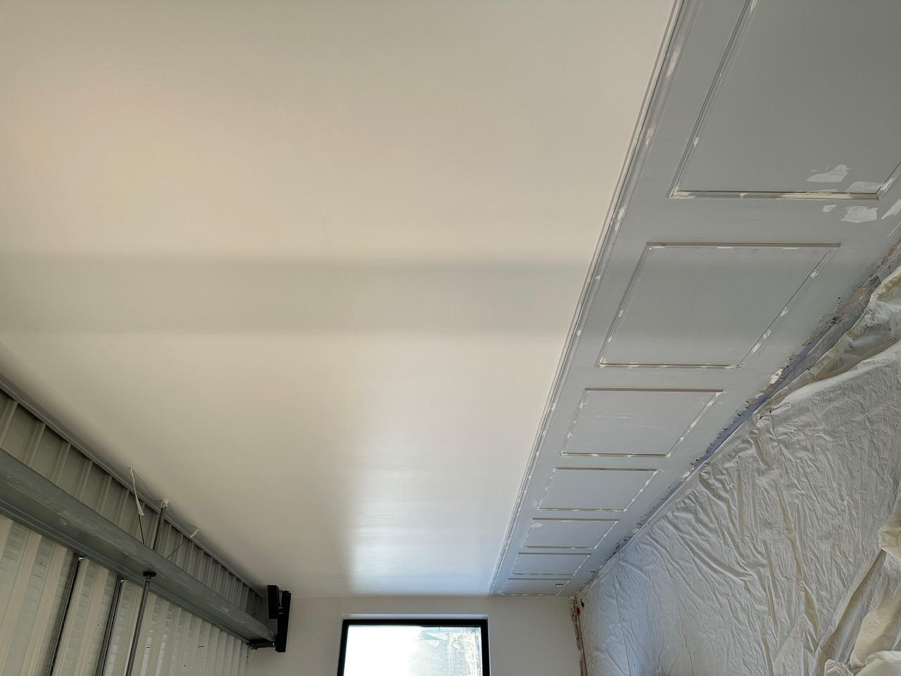 ITQ Security à Serris — Finitions de peinture sur les menuiseries