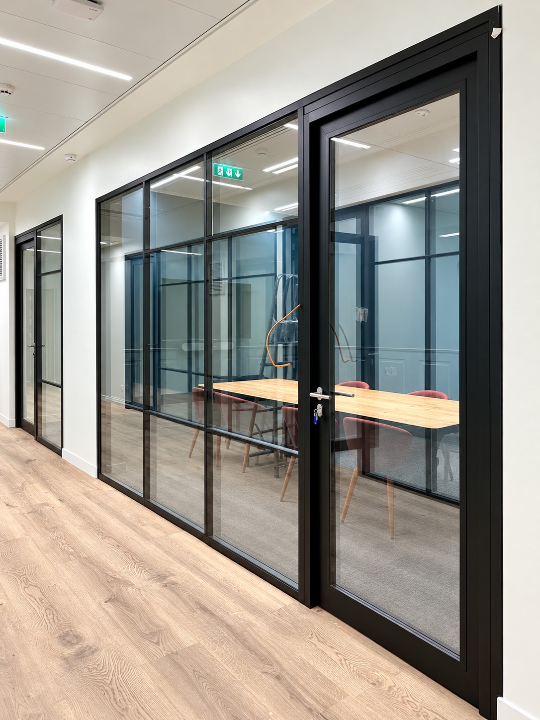 Salle de réunion et cloisons vitrées — Newen Studio, Paris 15e