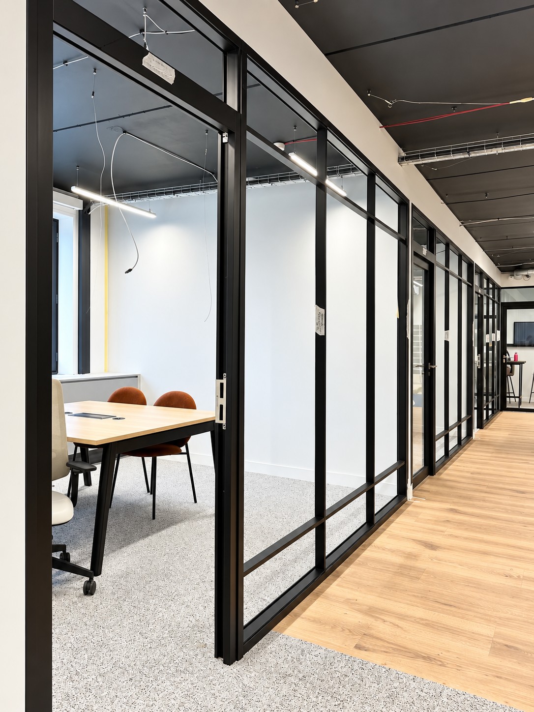 Alignement des cloisons vitrées — Newen Studio, Paris 15e