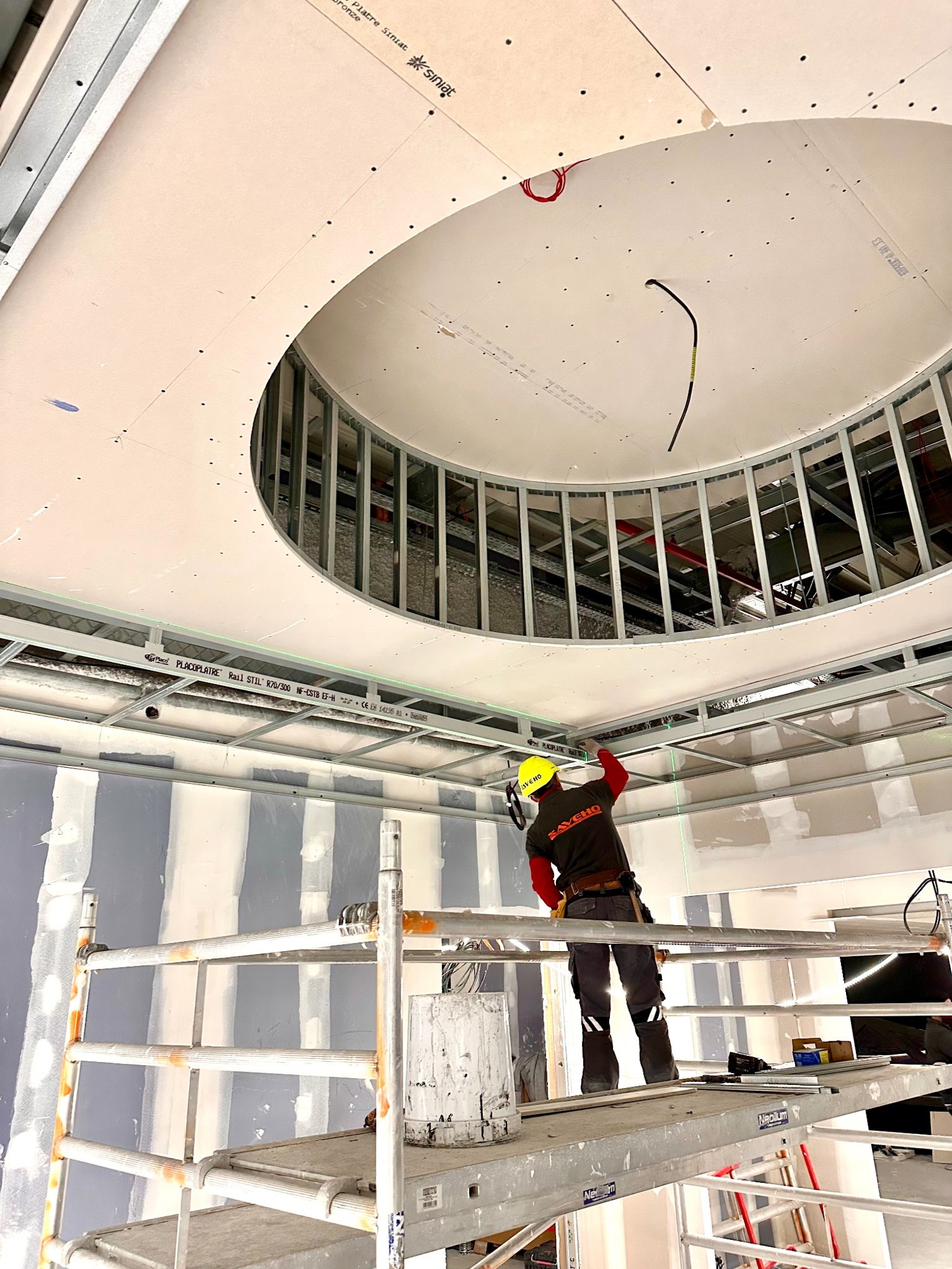 Réalisation d’un plafond circulaire en plaques de plâtre