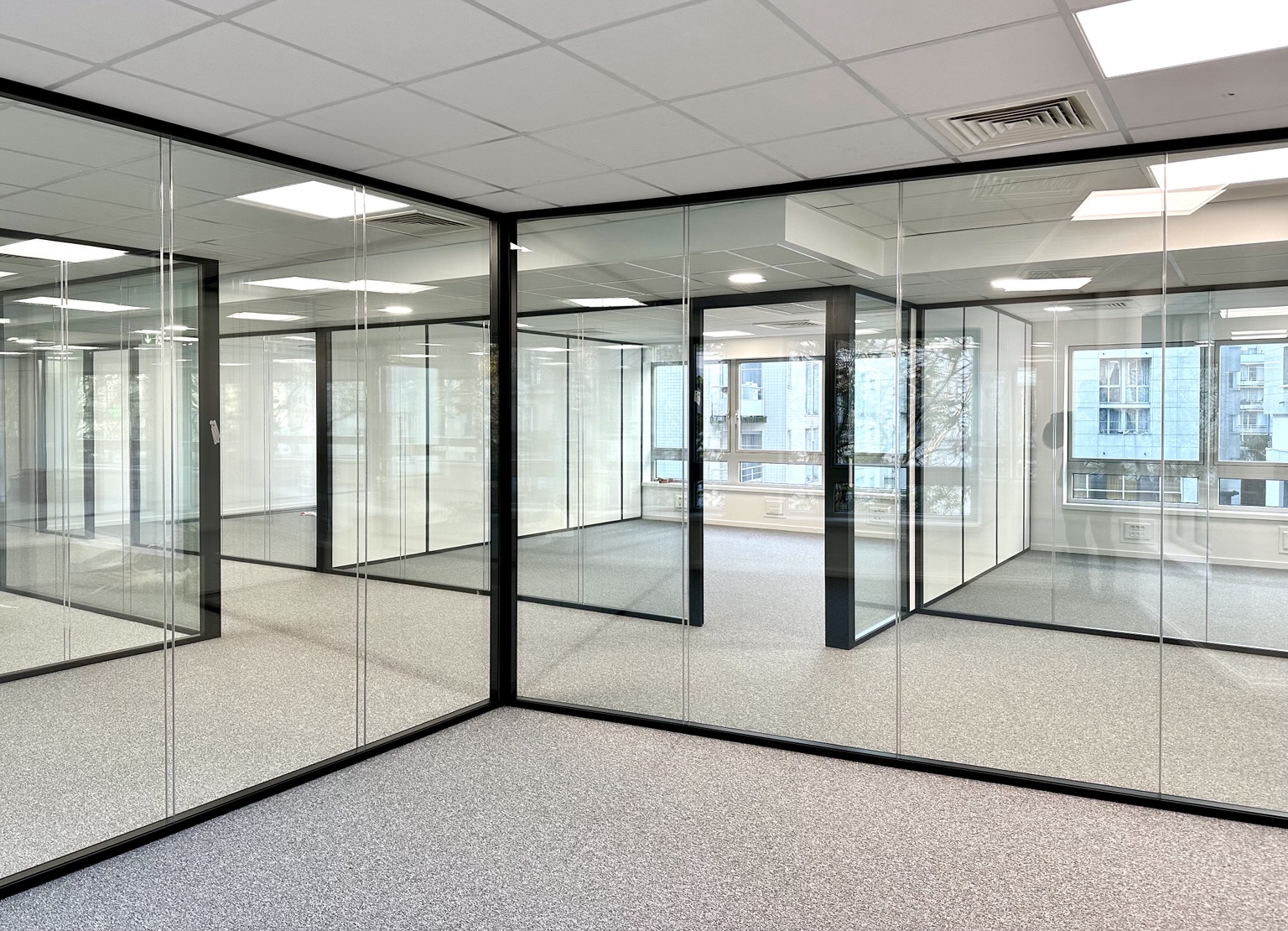 Cloisons vitrées du siège de RECRUTOP à Paris 17e